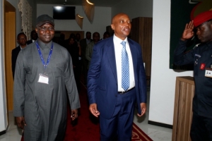队报：非洲足联表面力挺因凡蒂诺，实则内部暗流涌动分裂严重