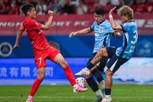补时绝平！海港1-1英博 李新翔替补救主斯坦丘点射魏震失点
